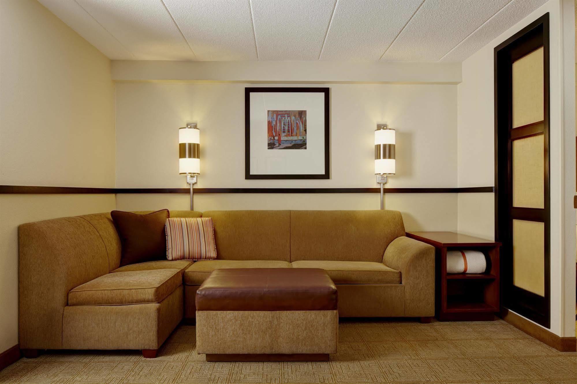 Hyatt Place Wolfchase 3*